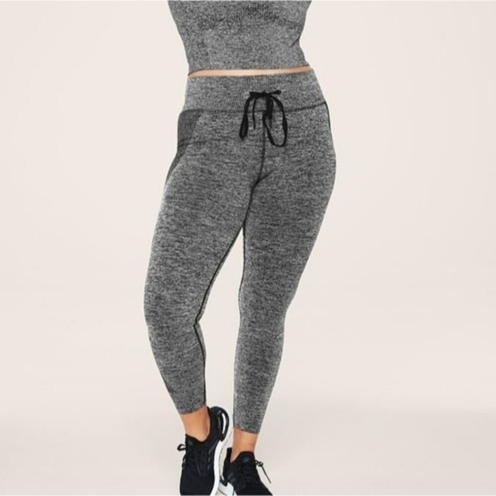 PINK ACTIVE SEAMLESS JOGGER BLACK & GREY SIZE MEDIUM